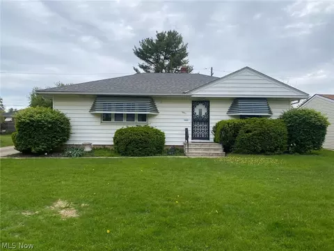 19601 Mayfair Ln, Warrensville Heights, OH 44128