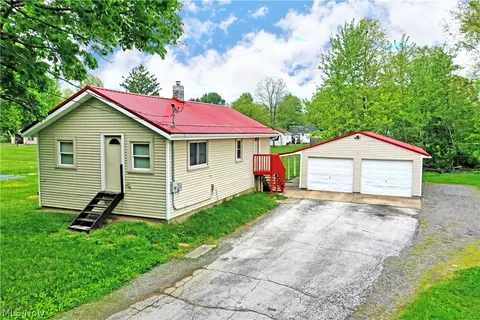 800 N Leavitt Rd, Leavittsburg, OH 44430