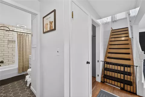 Entry Way - 2258 E 290th St, Wickliffe, OH 44092 photo 6 of 7