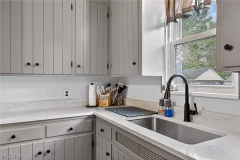 Kitchen - 2258 E 290th St, Wickliffe, OH 44092 photo 4 of 5