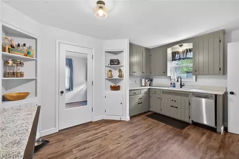 Kitchen - 2258 E 290th St, Wickliffe, OH 44092 photo 1 of 5