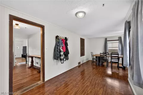 Entry Way - 2258 E 290th St, Wickliffe, OH 44092 photo 4 of 7