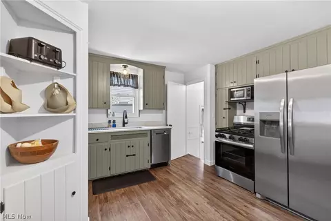 Kitchen - 2258 E 290th St, Wickliffe, OH 44092 photo 3 of 5