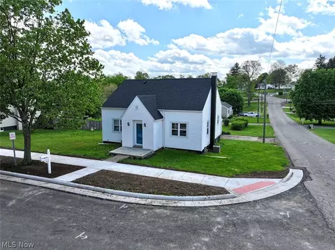 528 Maple St SW, Sugarcreek, OH 44681