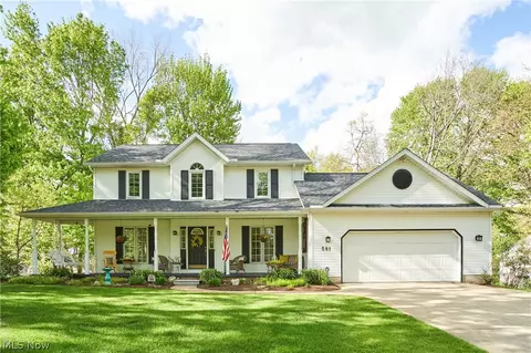 581 Woodhaven Dr, Uniontown, OH 44685