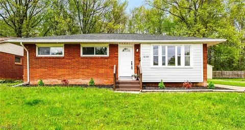 3138 Starlite Dr NW, Warren, OH 44485