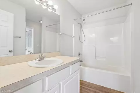 Bath - 1352 Meadow Run, Copley, OH 44321 photo 1 of 1