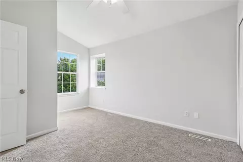 Bedroom - 1352 Meadow Run, Copley, OH 44321 photo 3 of 5