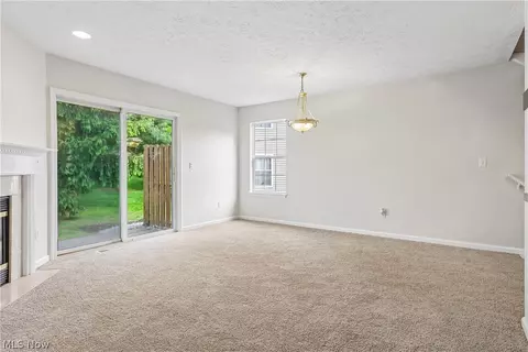 Living - 1352 Meadow Run, Copley, OH 44321 photo 3 of 4