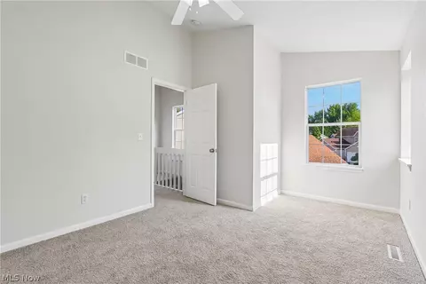 Bedroom - 1352 Meadow Run, Copley, OH 44321 photo 2 of 5