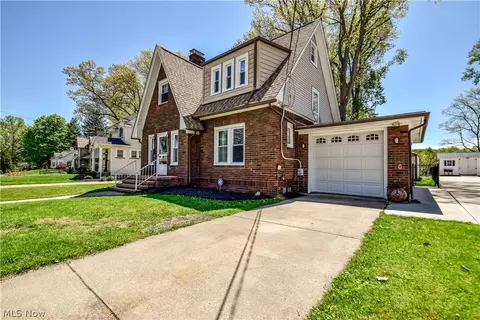 909 Lincoln Dr, Conneaut, OH 44030