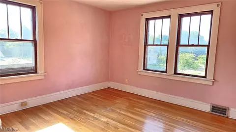 Bedroom - 387 E York St, Akron, OH 44310 photo 4 of 4