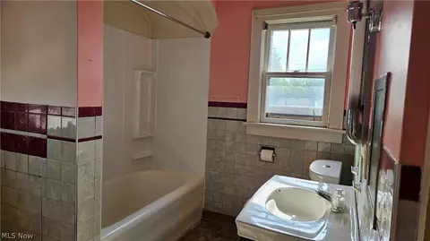 Bath - 387 E York St, Akron, OH 44310 photo 1 of 1