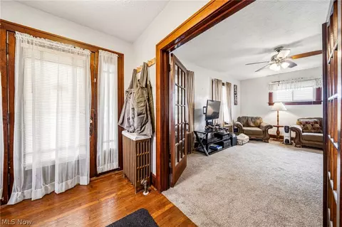 Entry Way - 1728 Harbor Ave, Ashtabula, OH 44004 photo 2 of 5