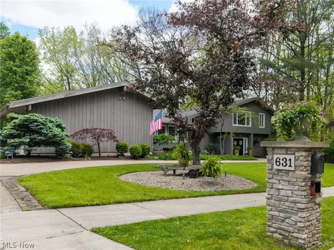 631 Rocky Hollow Dr, Akron, OH 44313