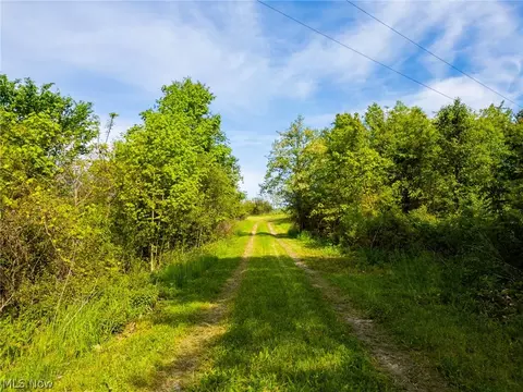 5123 School House Rd, Frazeysburg, OH 43822