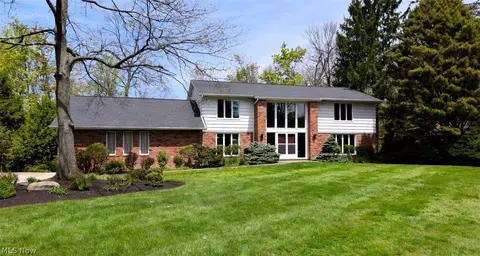 9 Pepper Creek Dr, Pepper Pike, OH 44124