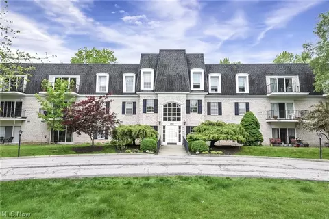 2021 King James Pkwy #102, Westlake, OH 44145