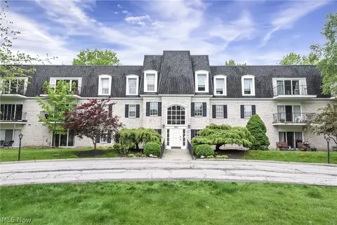 2021 King James Pkwy #102, Westlake, OH 44145