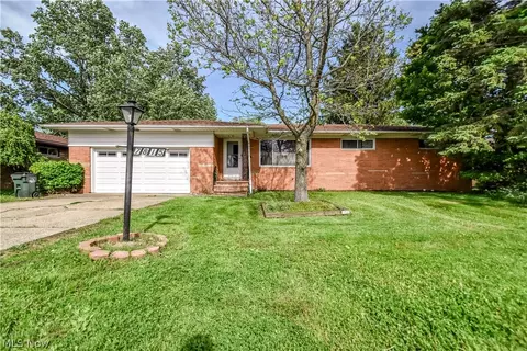 7815 Parmaview Ln, Parma, OH 44134