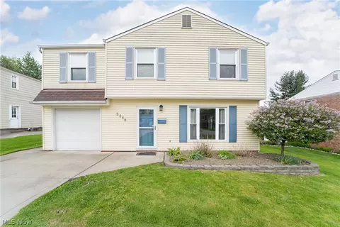5368 Strawberry Ln, Willoughby, OH 44094