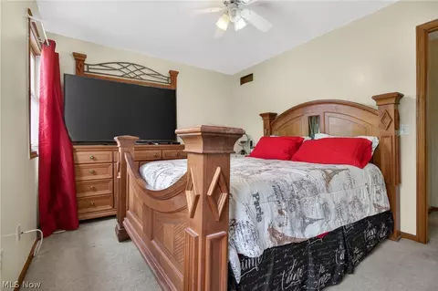 Bedroom - 438 Hampton Dr, Elyria, OH 44035 photo 2 of 7