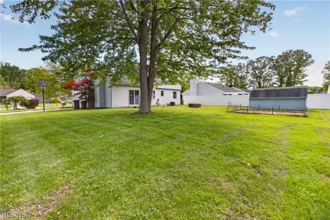Exterior - 438 Hampton Dr, Elyria, OH 44035 photo 4 of 10