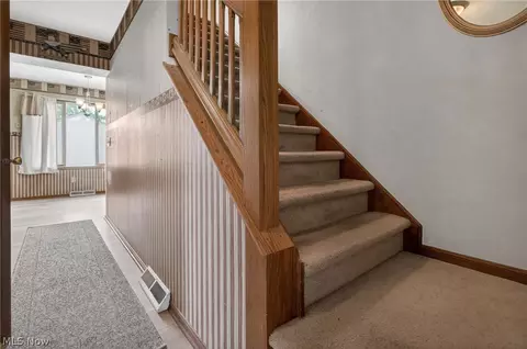 Entry Way - 438 Hampton Dr, Elyria, OH 44035 photo 2 of 4