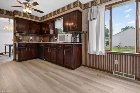 Kitchen - 438 Hampton Dr, Elyria, OH 44035 photo 1 of 4