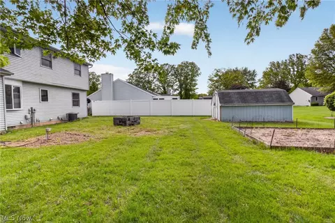 Exterior - 438 Hampton Dr, Elyria, OH 44035 photo 10 of 10