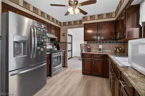 Kitchen - 438 Hampton Dr, Elyria, OH 44035 photo 2 of 4