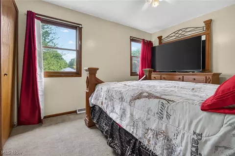 Bedroom - 438 Hampton Dr, Elyria, OH 44035 photo 1 of 7