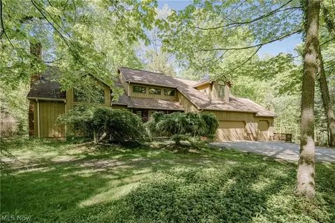 33475 Miles Rd, Moreland Hills, OH 44022