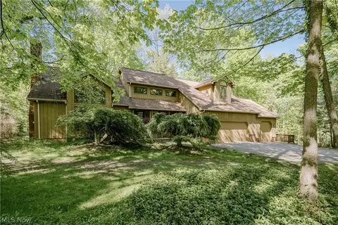 33475 Miles Rd, Moreland Hills, OH 44022