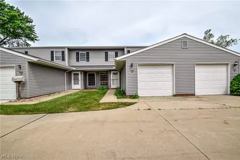 7982 Colonial Dr #C, Mentor, OH 44060