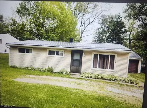 9294 Price Rd, Ravenna, OH 44266