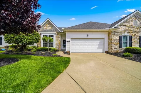 35 Gullybrook Ln, Willoughby Hills, OH 44094