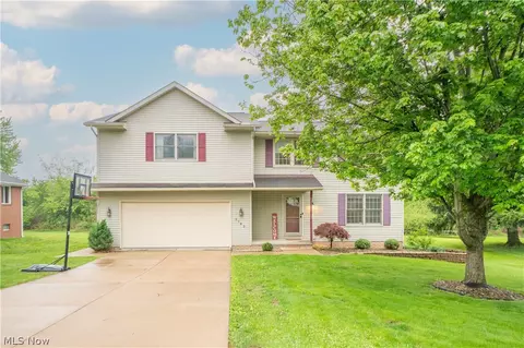 5782 Drenta Cir SW, Navarre, OH 44662