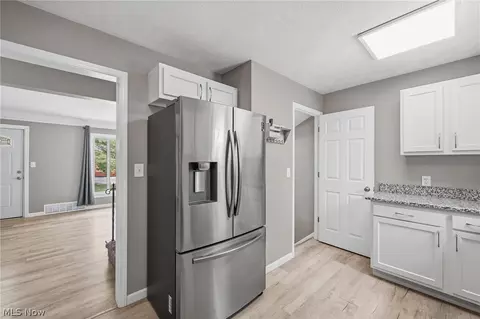 Entry Way - 468 E 305th St, Willowick, OH 44095 photo 1 of 1