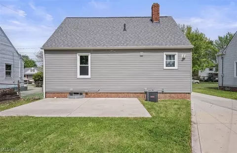 Exterior - 468 E 305th St, Willowick, OH 44095 photo 2 of 3