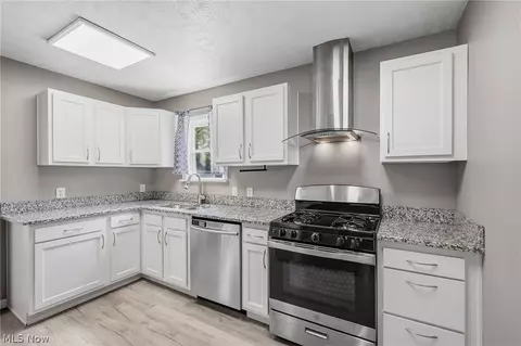 Kitchen - 468 E 305th St, Willowick, OH 44095 photo 2 of 2