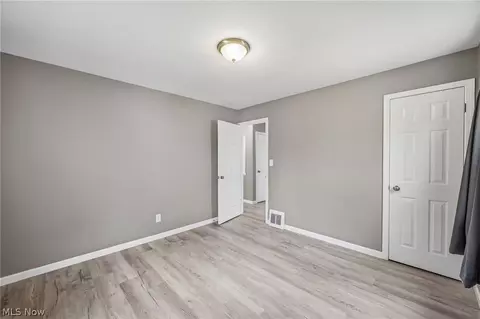 Bedroom - 468 E 305th St, Willowick, OH 44095 photo 2 of 4