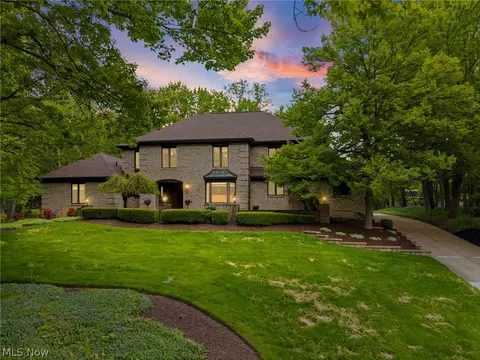 19312 Ivywood Trl, Strongsville, OH 44149