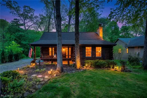 410 Apple Hill Dr N, Howard, OH 43028
