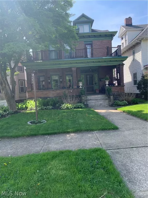 132 6th St NW, Barberton, OH 44203