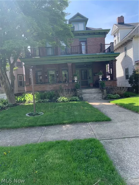 132 6th St NW, Barberton, OH 44203