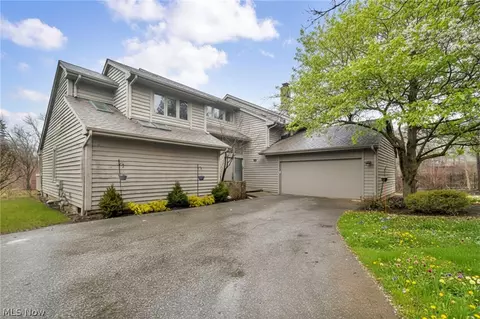 2 Salem Ct, Beachwood, OH 44122