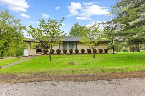 107 Laurel Dr, Weirton, WV 26062