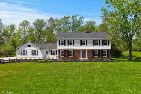 2560 Snowberry Ln, Pepper Pike, OH 44124