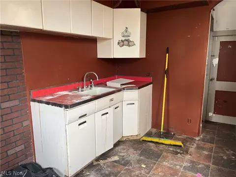 Entry Way - 26 2nd St, Beech Bottom, WV 26030 photo 3 of 3